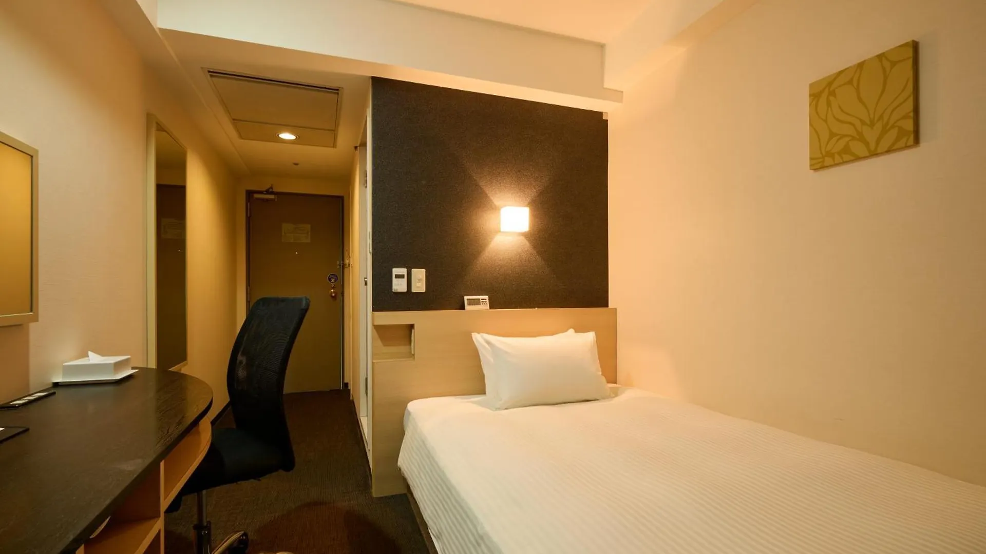 Smile Hotel Kyoto Shijo 3*,
