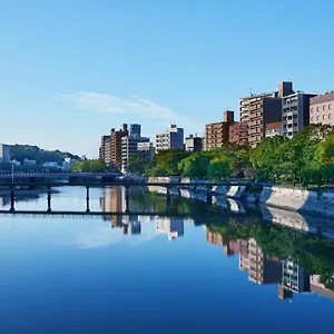 En 3*, Hirošima Japonsko
