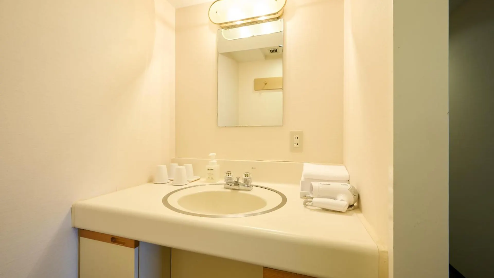 Smile Hotel Kyoto Shijo 3*,  Japan